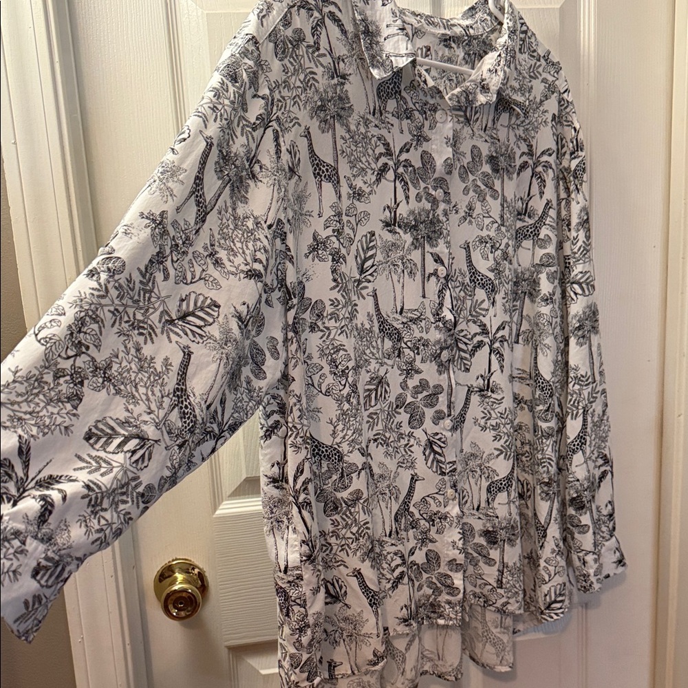 Elegant Black and White Botanical Print Blouse - Picture 2 of 8